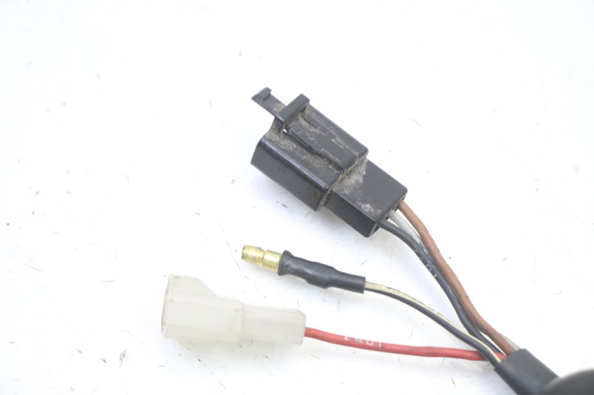 photo de INTERRUTTORE MBK BOOSTER NEXT GENERATION 50 (1995 - 1998) - Primo piano tecnico