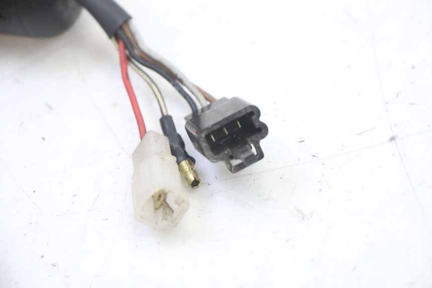 photo de INTERRUTTORE MBK BOOSTER NEXT GENERATION 50 (1995 - 1998) - Dettagli dei punti di fissaggio