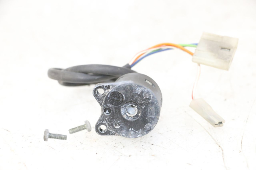 photo de INTERRUTTORE APRILIA ETX 125 (1998 - 2002) - Primo piano tecnico