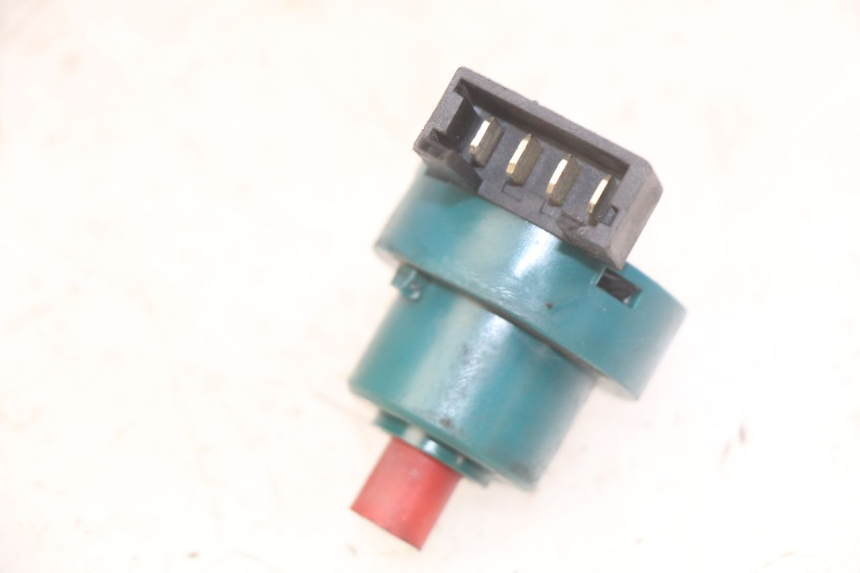 photo de INTERRUTTORE DI ACCENSIONE PIAGGIO FLY 2T 50 (2004 - 2017) - Zoom sullo stato d'uso