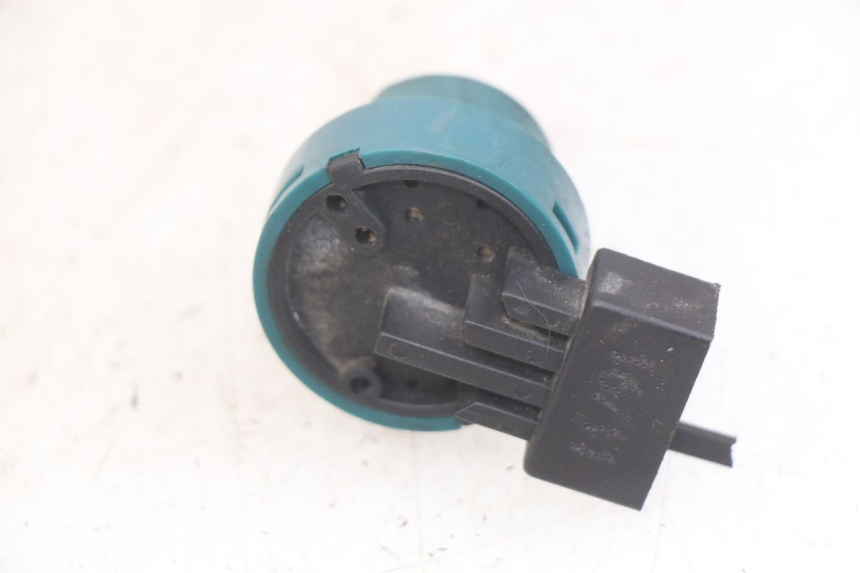photo de INTERRUTTORE DI ACCENSIONE PIAGGIO FLY 2T 50 (2004 - 2017) - Altra angolazione