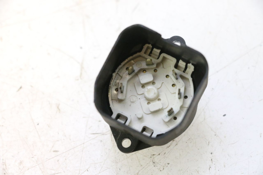 photo de INTERRUTTORE GILERA GP 800 (2007 - 2013) - Zoom sullo stato d'uso