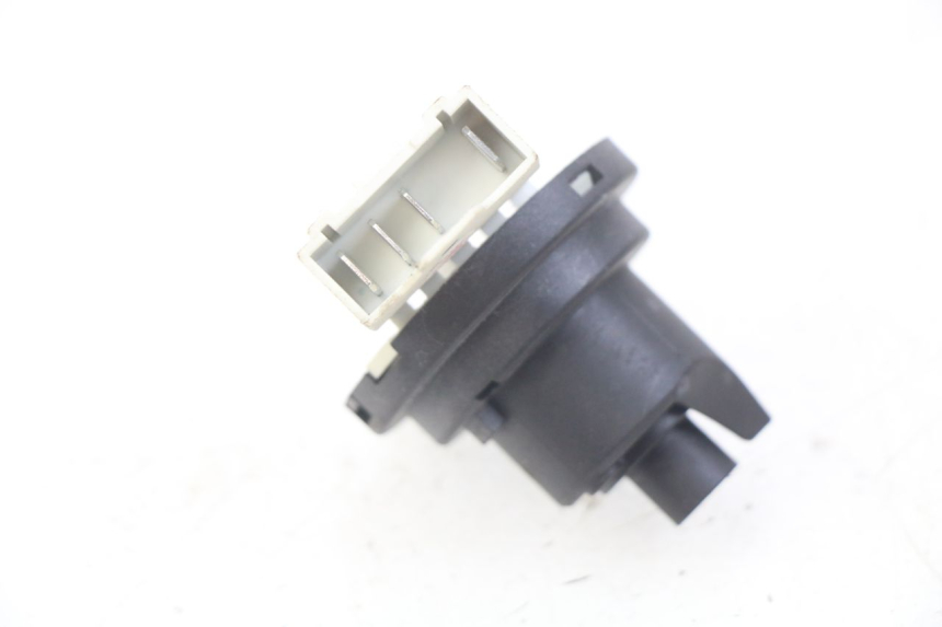 photo de INTERRUTTORE DI ACCENSIONE PIAGGIO LIBERTY IGET 4T 50 (2015 - 2020) - Dettaglio del componente