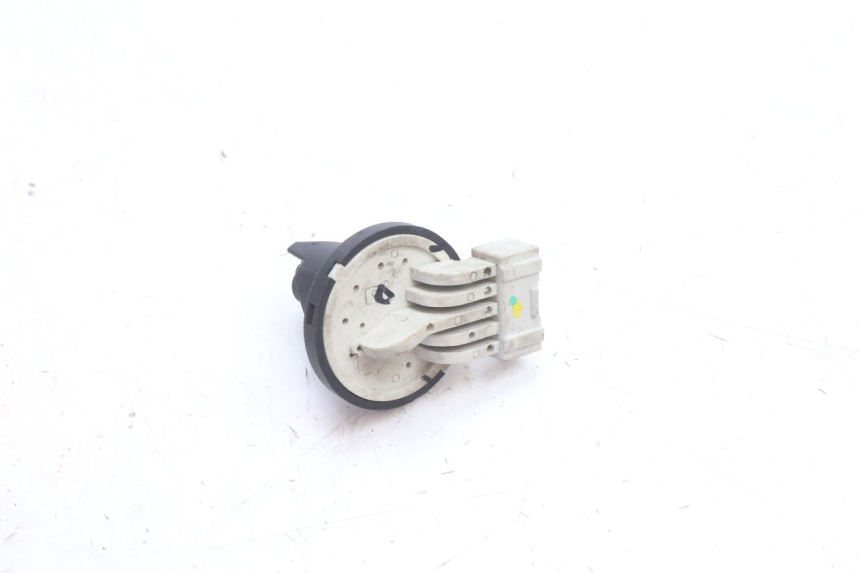 photo de INTERRUTTORE PIAGGIO LIBERTY IGET 4T 50 (2021 - 2025) - Altra angolazione