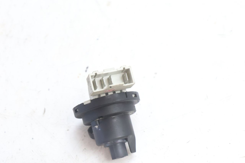 photo de INTERRUTTORE PIAGGIO LIBERTY IGET 4T 50 (2021 - 2025) - Primo piano tecnico