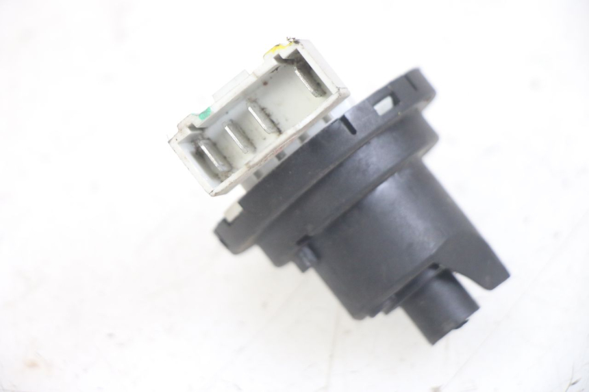 photo de INTERRUTTORE DI ACCENSIONE PIAGGIO MEDLEY 125 (2016 - 2023) - Zoom sullo stato d'uso