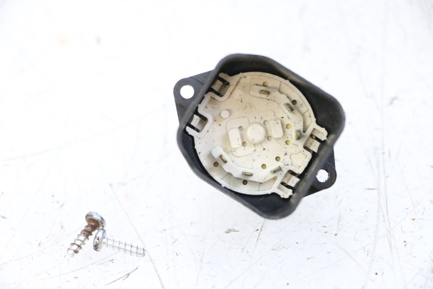 photo de INTERRUTTORE DI ACCENSIONE PIAGGIO MP3 LT 400 (2007 - 2012) - Zoom sullo stato d'uso