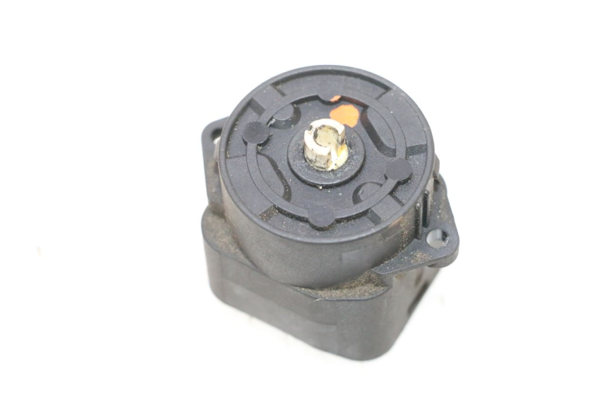 photo de INTERRUTTORE PIAGGIO MP3 RL 250 (2006 - 2010) - Altra angolazione