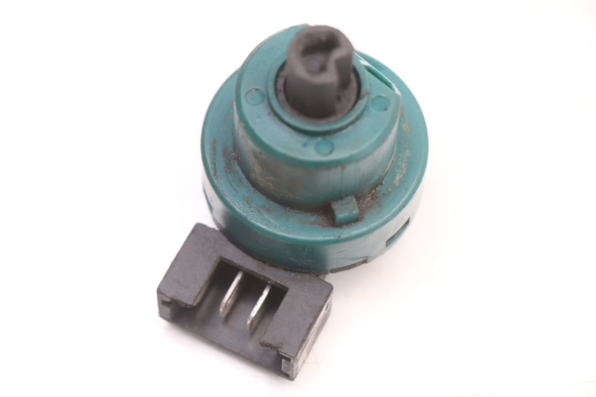 photo de INTERRUTTORE DI ACCENSIONE PIAGGIO NEW TYPHOON 50 (2018 - 2021) - Zoom sullo stato d'uso