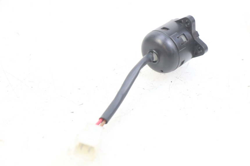 photo de INTERRUTTORE DI ACCENSIONE MBK OVETTO 2T 50 (2007 - 2017) - Zoom sullo stato d'uso