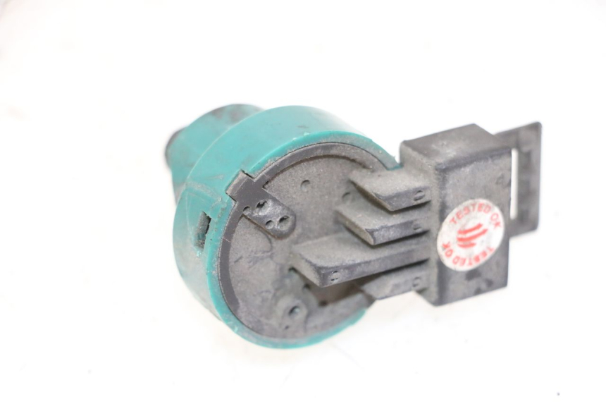 photo de INTERRUTTORE DI ACCENSIONE PIAGGIO VESPA S 2T 50 (2007 - 2014) - Zoom sullo stato d'uso