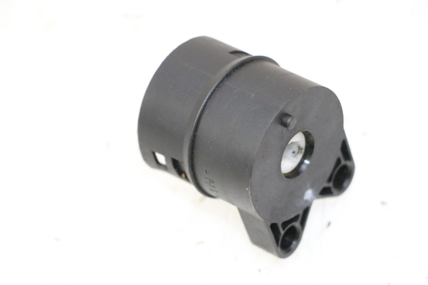 photo de INTERRUTTORE PEUGEOT SATELIS 125 (2006 - 2009) - Altra angolazione