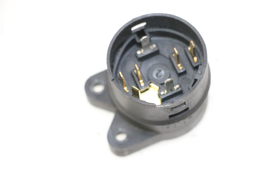 photo de INTERRUTTORE PEUGEOT SATELIS 125 (2006 - 2009) - Primo piano tecnico