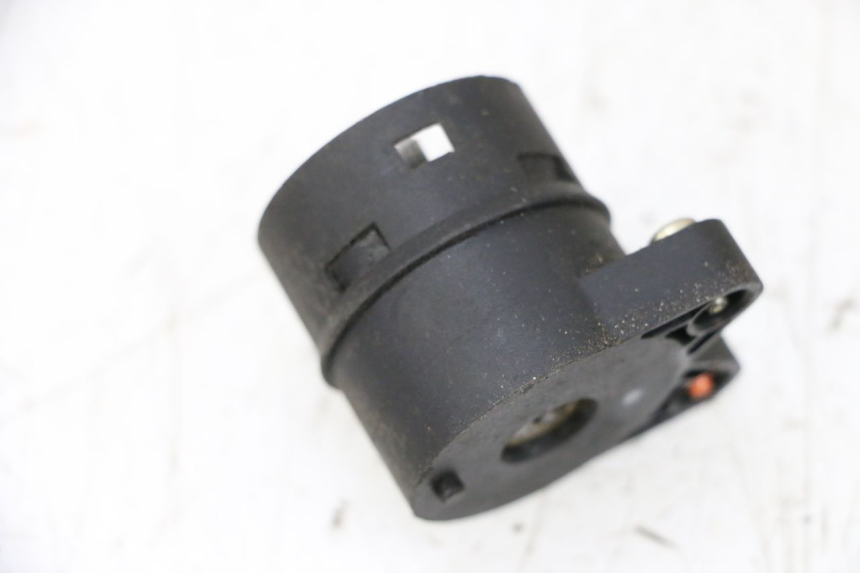 photo de INTERRUTTORE PEUGEOT SATELIS 125 (2006 - 2009) - Altra angolazione