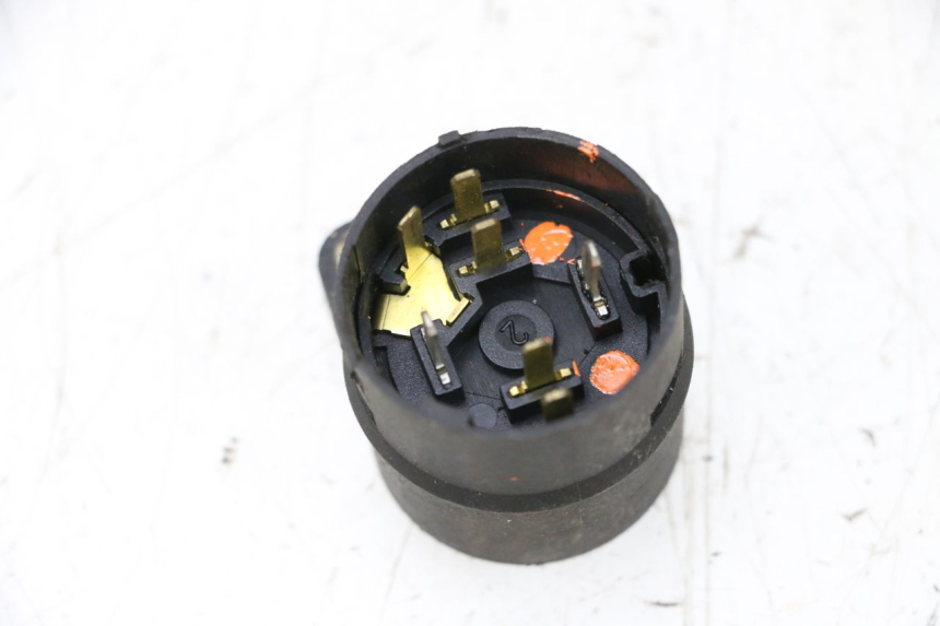 photo de INTERRUTTORE PEUGEOT SATELIS 125 (2006 - 2009) - Primo piano tecnico