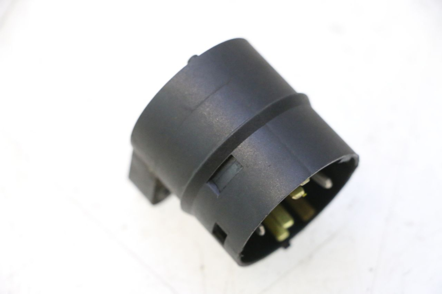 photo de INTERRUTTORE PEUGEOT SATELIS 125 (2006 - 2009) - Zoom sullo stato d'uso