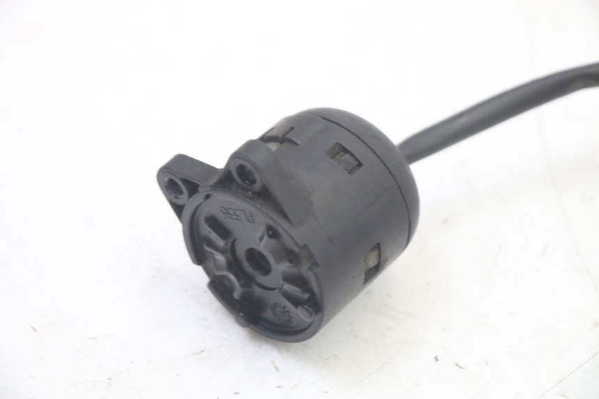 photo de INTERRUTTORE APRILIA SCARABEO GT TOURING 125 (1999 - 2005) - Zoom sullo stato d'uso