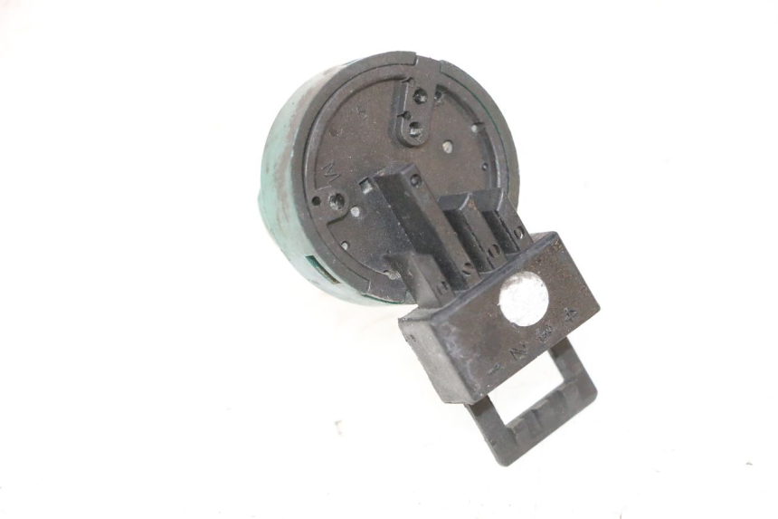 photo de INTERRUTTORE DI ACCENSIONE PIAGGIO VESPA LX 2T 50 (2005 - 2013) - Zoom sullo stato d'uso