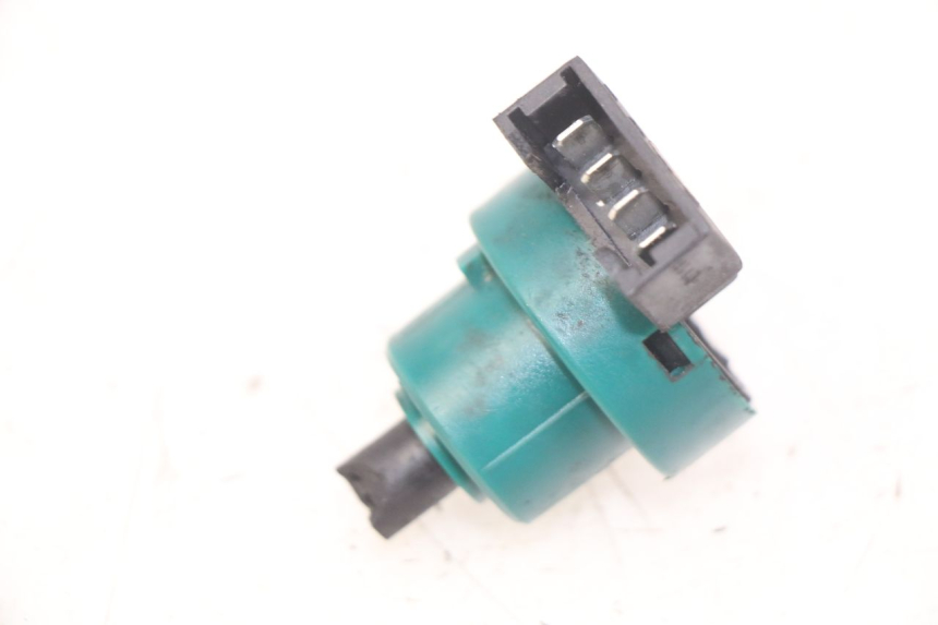 photo de INTERRUTTORE DI ACCENSIONE PIAGGIO VESPA LXV 125 (2006 - 2009) - Altra angolazione