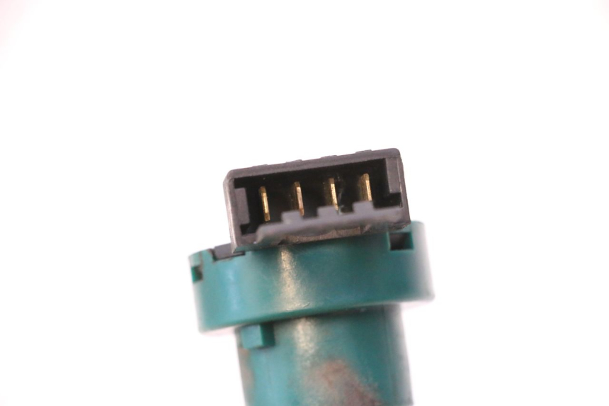 photo de INTERRUTTORE DI ACCENSIONE PIAGGIO VESPA PRIMAVERA 2T 50 (2013 - 2018) - Zoom sullo stato d'uso