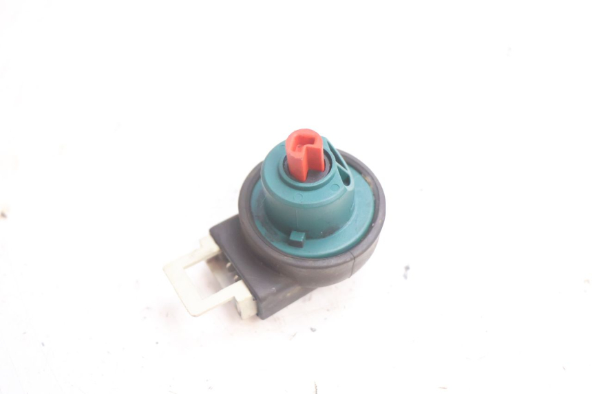 photo de INTERRUTTORE DI ACCENSIONE PIAGGIO X9 EVOLUTION 125 (2003 - 2007) - Zoom sullo stato d'uso
