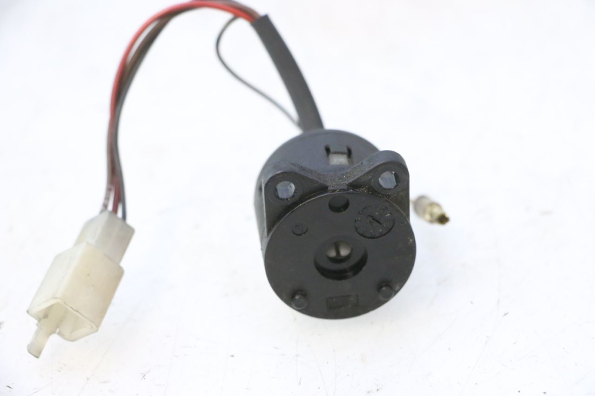 photo de INTERRUTTORE YAMAHA YP MAJESTY 125 (1998 - 2001) - Altra angolazione