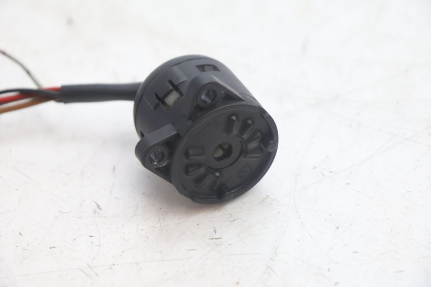photo de INTERRUTTORE DI ACCENSIONE YAMAHA YP MAJESTY 125 (2002 - 2006) - Zoom sullo stato d'uso