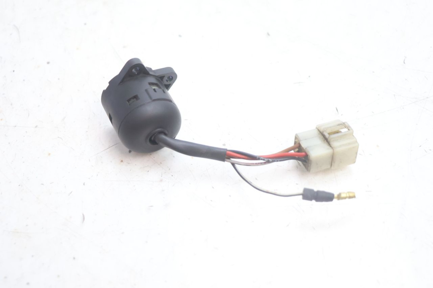 photo de INTERRUTTORE DI ACCENSIONE YAMAHA YP MAJESTY 125 (2002 - 2006) - Altra angolazione