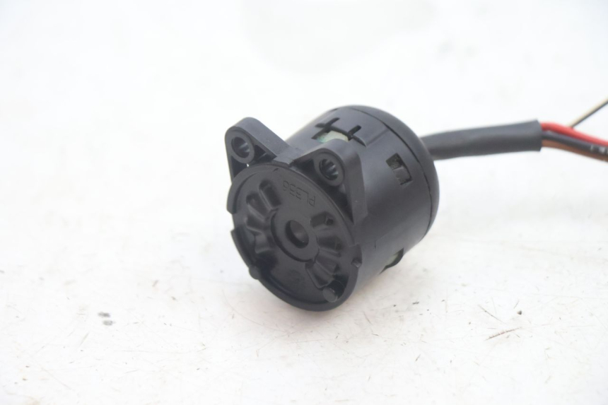 photo de INTERRUTTORE DI ACCENSIONE YAMAHA YP MAJESTY 125 (2002 - 2006) - Dettaglio del componente