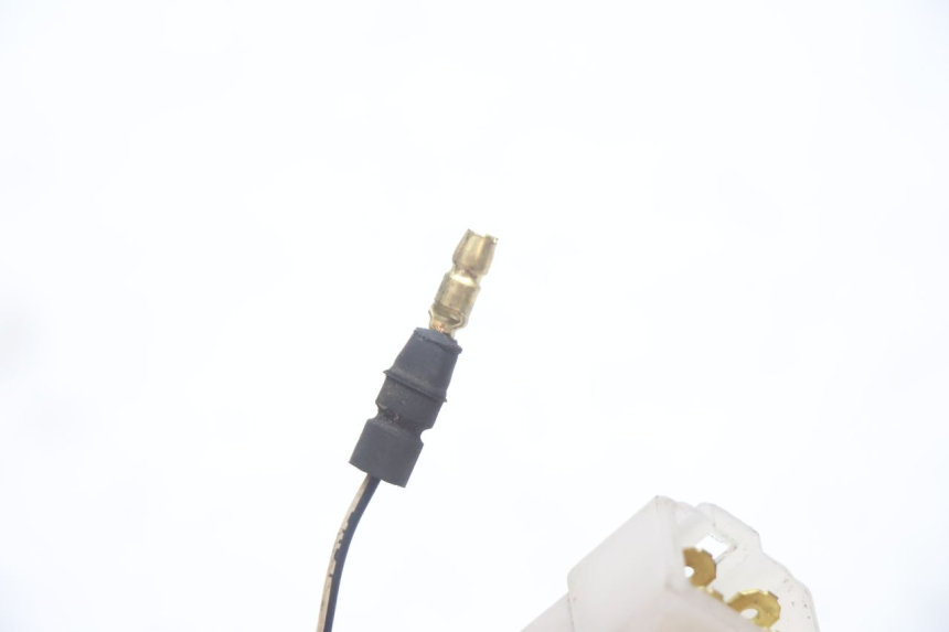 photo de INTERRUTTORE DI ACCENSIONE YAMAHA YP MAJESTY 125 (2002 - 2006) - Primo piano tecnico