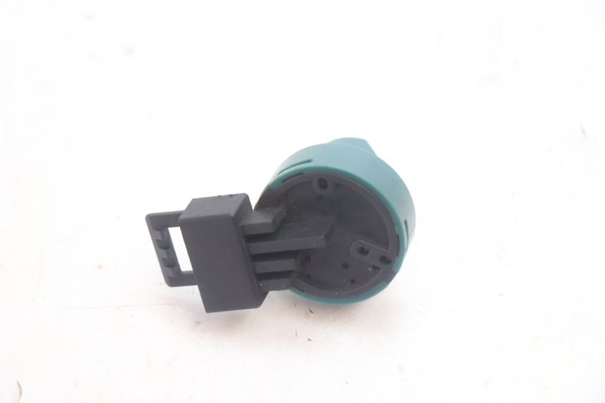 photo de INTERRUTTORE PIAGGIO ZIP 4T 50 (2006 - 2017) - Zoom sullo stato d'uso