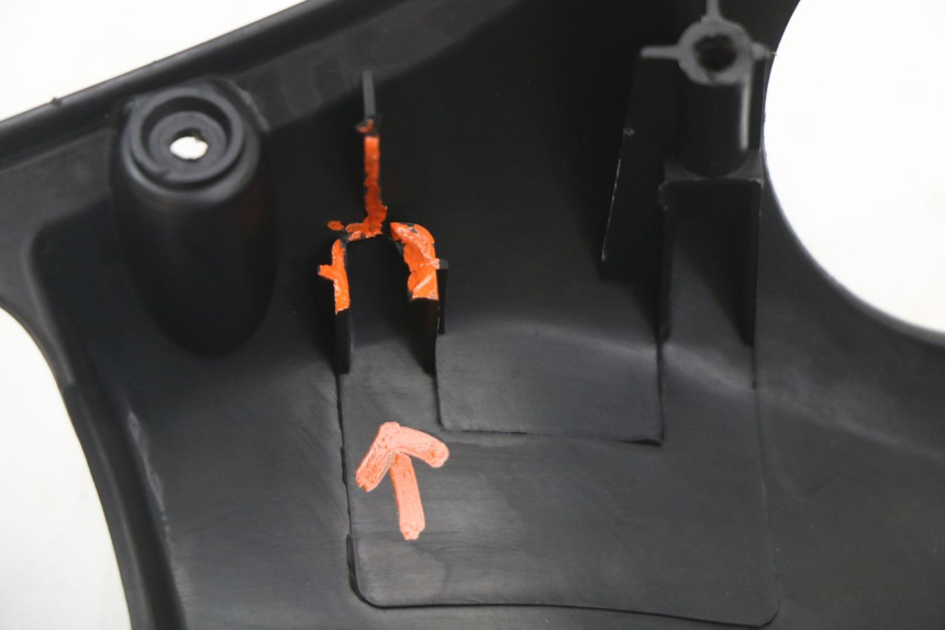 photo de COPRIMANUBRIO POSTERIORE KYMCO AGILITY CARRY 50 (2011 - 2020) - Stato della superficie e materiale