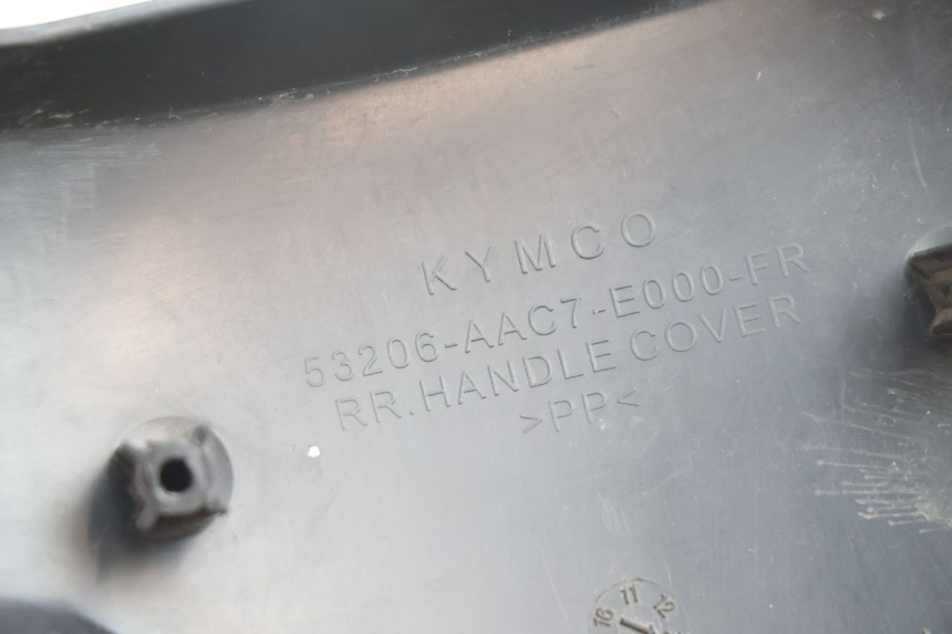 photo de COPRIMANUBRIO POSTERIORE KYMCO AGILITY FR 2T 50 (2012 - 2017) - Stato della superficie e materiale