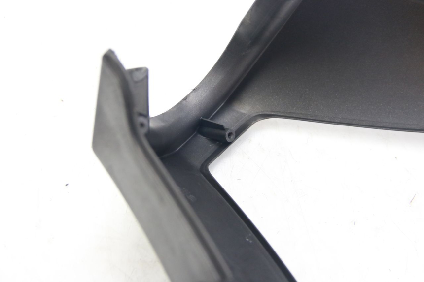 photo de COPRI MANUBRIO POSTERIORE APRILIA ATLANTIC 500 (2002 - 2003) - Dettagli dei punti di fissaggio