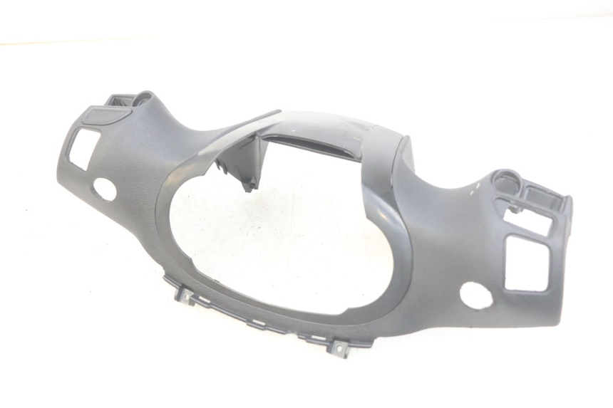 photo de COPRI MANUBRIO POSTERIORE PIAGGIO BEVERLY 125 (2010 - 2015) - Caratteristiche distintive