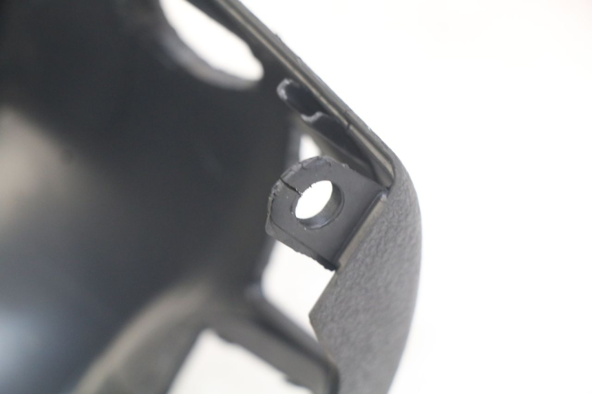 photo de COPRI MANUBRIO POSTERIORE PIAGGIO BEVERLY 125 (2010 - 2015) - Altra angolazione