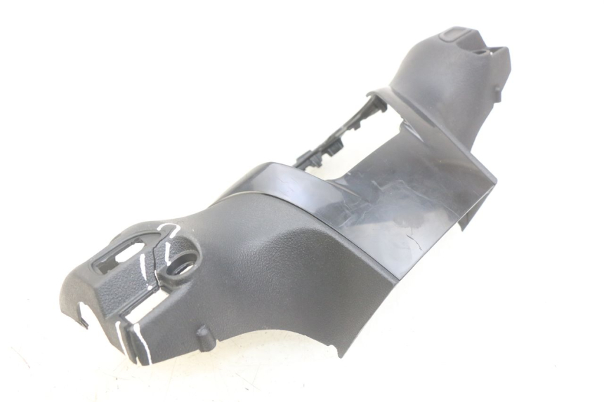 photo de COPRI MANUBRIO POSTERIORE PIAGGIO BEVERLY 125 (2010 - 2015) - Dettagli dei punti di fissaggio