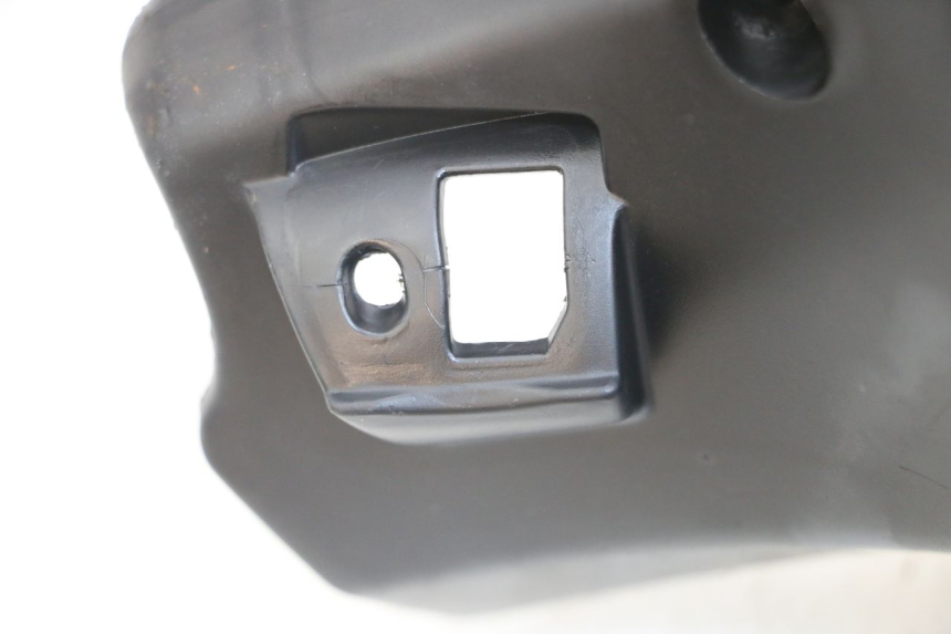 photo de COPRI MANUBRIO POSTERIORE MBK BOOSTER SPIRIT 50 (2004 - 2017) - Altra angolazione