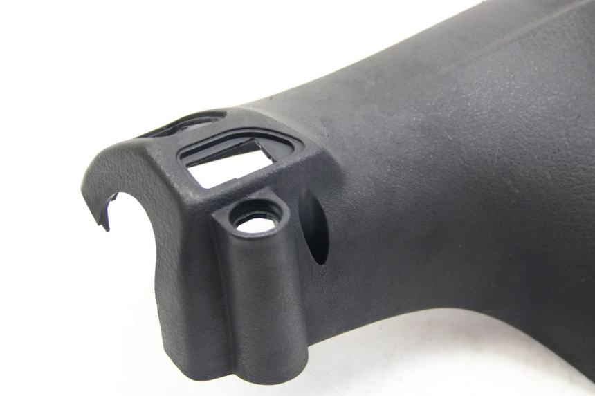 photo de COPRI MANUBRIO POSTERIORE DERBI BOULEVARD 50 (2009 - 2006) - Dettagli dei punti di fissaggio