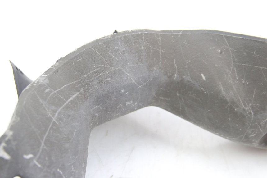 photo de COPRI MANUBRIO POSTERIORE SUZUKI BURGMAN 125 (2007 - 2014) - Caratteristiche distintive