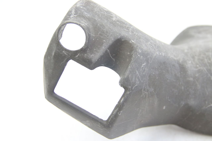 photo de COPRI MANUBRIO POSTERIORE SUZUKI BURGMAN 125 (2007 - 2014) - Dettagli dei punti di fissaggio