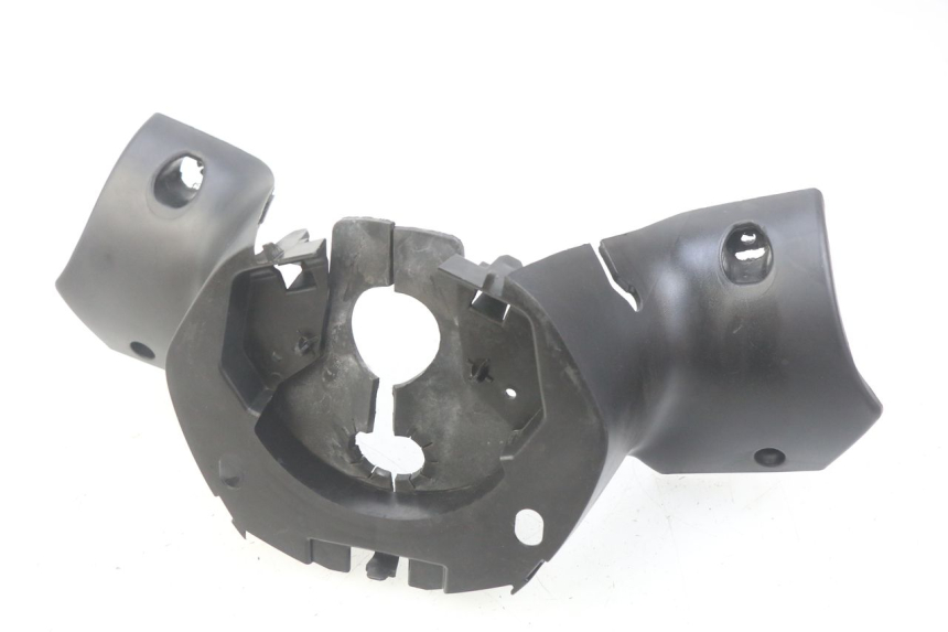 photo de COPRI MANUBRIO POSTERIORE PEUGEOT CITYSTAR 125 (2011 - 2017) - Primo piano tecnico