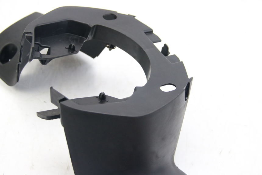 photo de COPRI MANUBRIO POSTERIORE PEUGEOT CITYSTAR 125 (2011 - 2017) - Dettaglio del componente