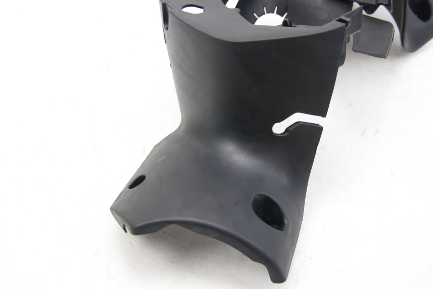 photo de COPRI MANUBRIO POSTERIORE PEUGEOT CITYSTAR 125 (2011 - 2017) - Primo piano tecnico