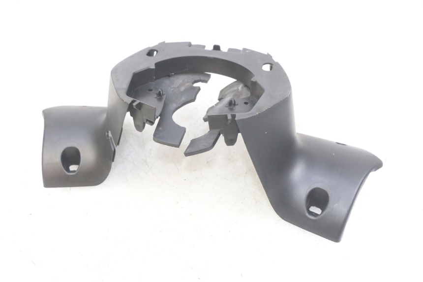 photo de COPRI MANUBRIO POSTERIORE PEUGEOT CITYSTAR 125 (2011 - 2017) - Primo piano tecnico