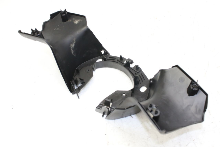 photo de COPRI MANUBRIO POSTERIORE PEUGEOT CITYSTAR 50 (2013 - 2017) - Dettagli dei punti di fissaggio