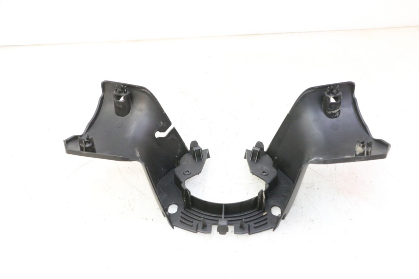 photo de COPRI MANUBRIO POSTERIORE PEUGEOT CITYSTAR 50 (2013 - 2017) - Primo piano tecnico