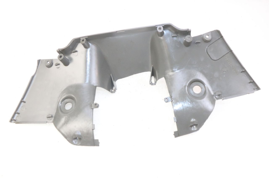 photo de COPRI MANUBRIO POSTERIORE SUZUKI CP 80 (1985 - 1996) - Primo piano tecnico