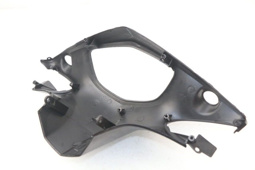 photo de COPRI MANUBRIO POSTERIORE YAMAHA CYGNUS X 125 (2004 - 2007) - Zoom sullo stato d'uso