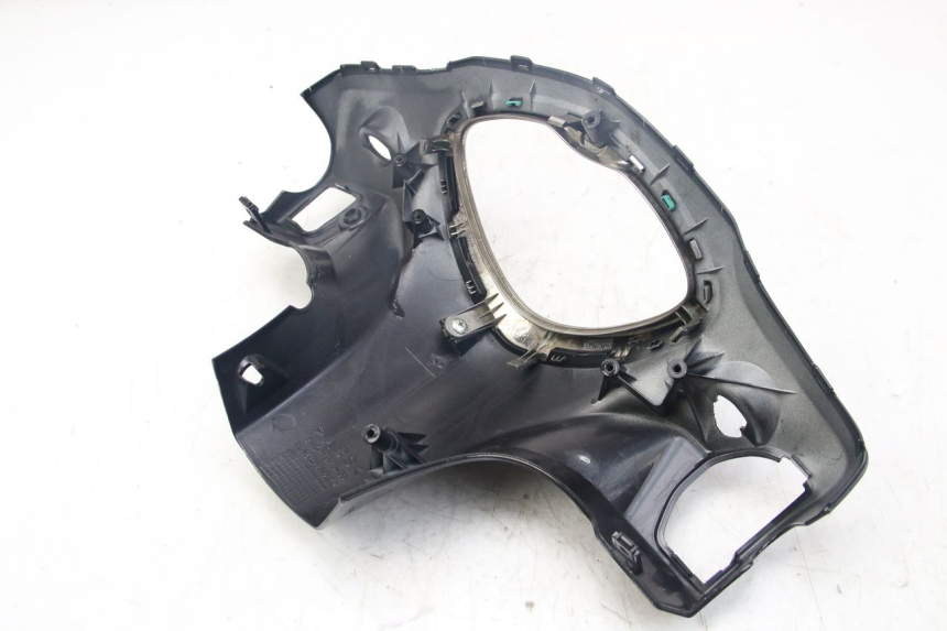 photo de COFANO MANUBRIO POSTERIORE YAMAHA D'ELIGHT DELIGHT 125 (2017 - 2020) - Caratteristiche distintive